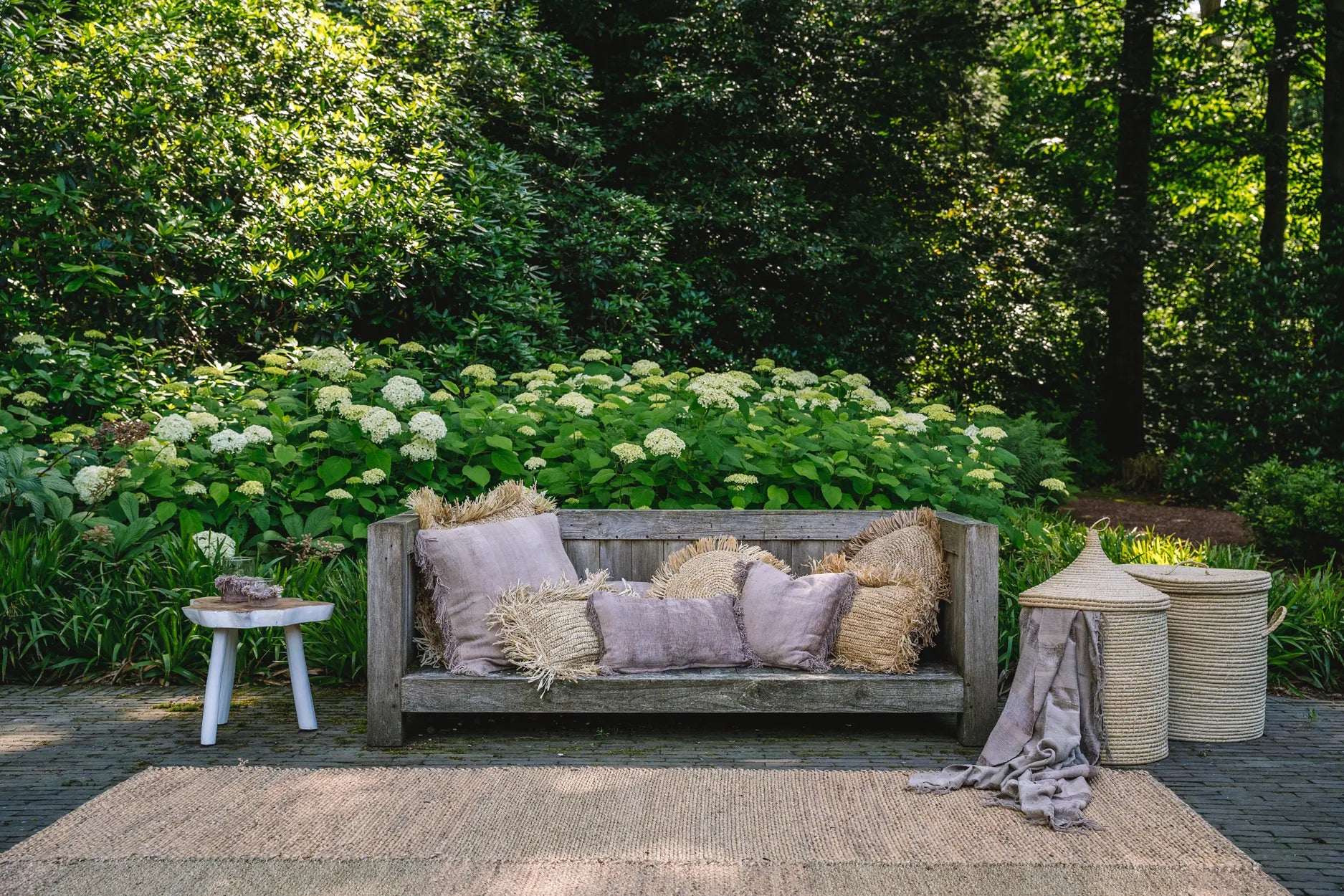 The Oh My Gee Cushion Cover - Concrete Velvet - 30x50 - Image 2