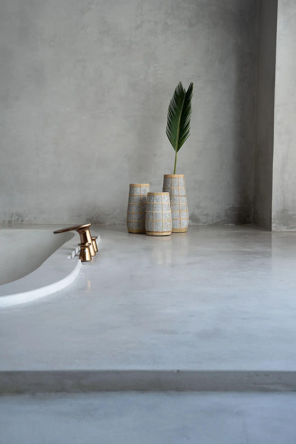 The Cutie Vase - Concrete Natural - M - Image 2