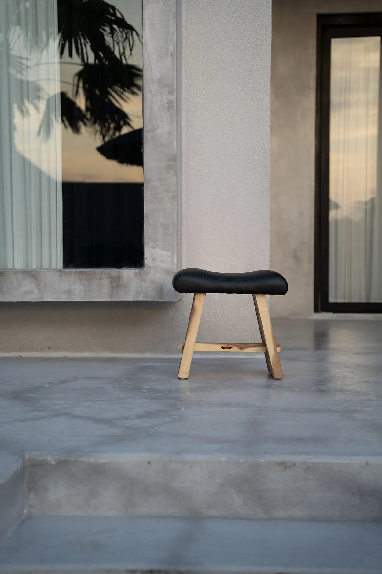 The Suar Stool with Leather - Natural Black - Image 2