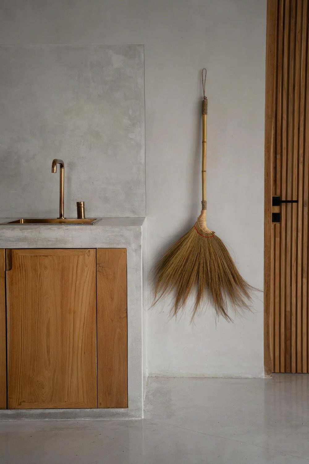 The Rayung Broom - Natural - Image 2