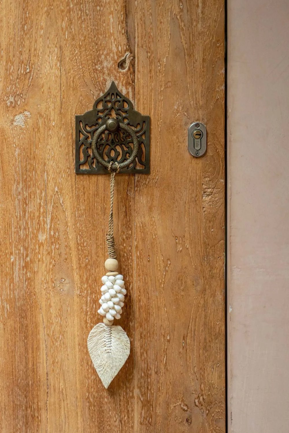 The Leaf & Shell Tassel - White - Image 2