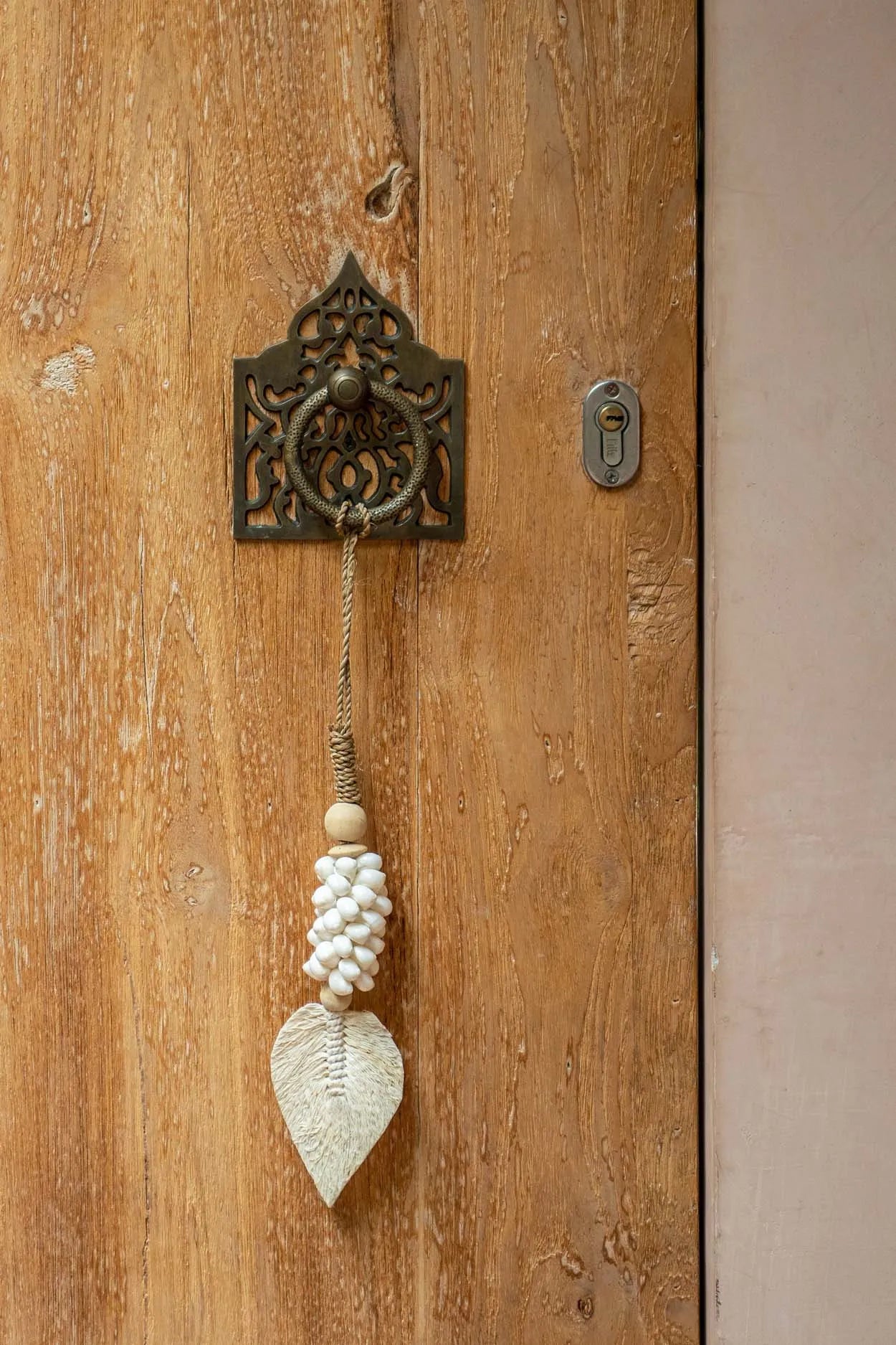 The Leaf & Shell Tassel - White - Image 2