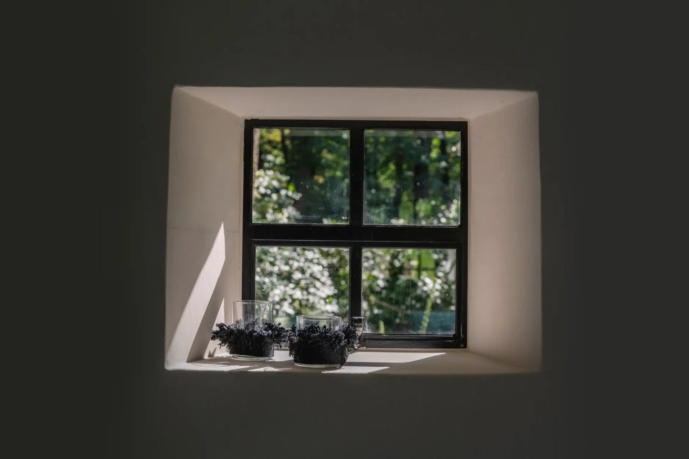 The Oh My Gee Candle Holder - Black Velvet - M - Image 2