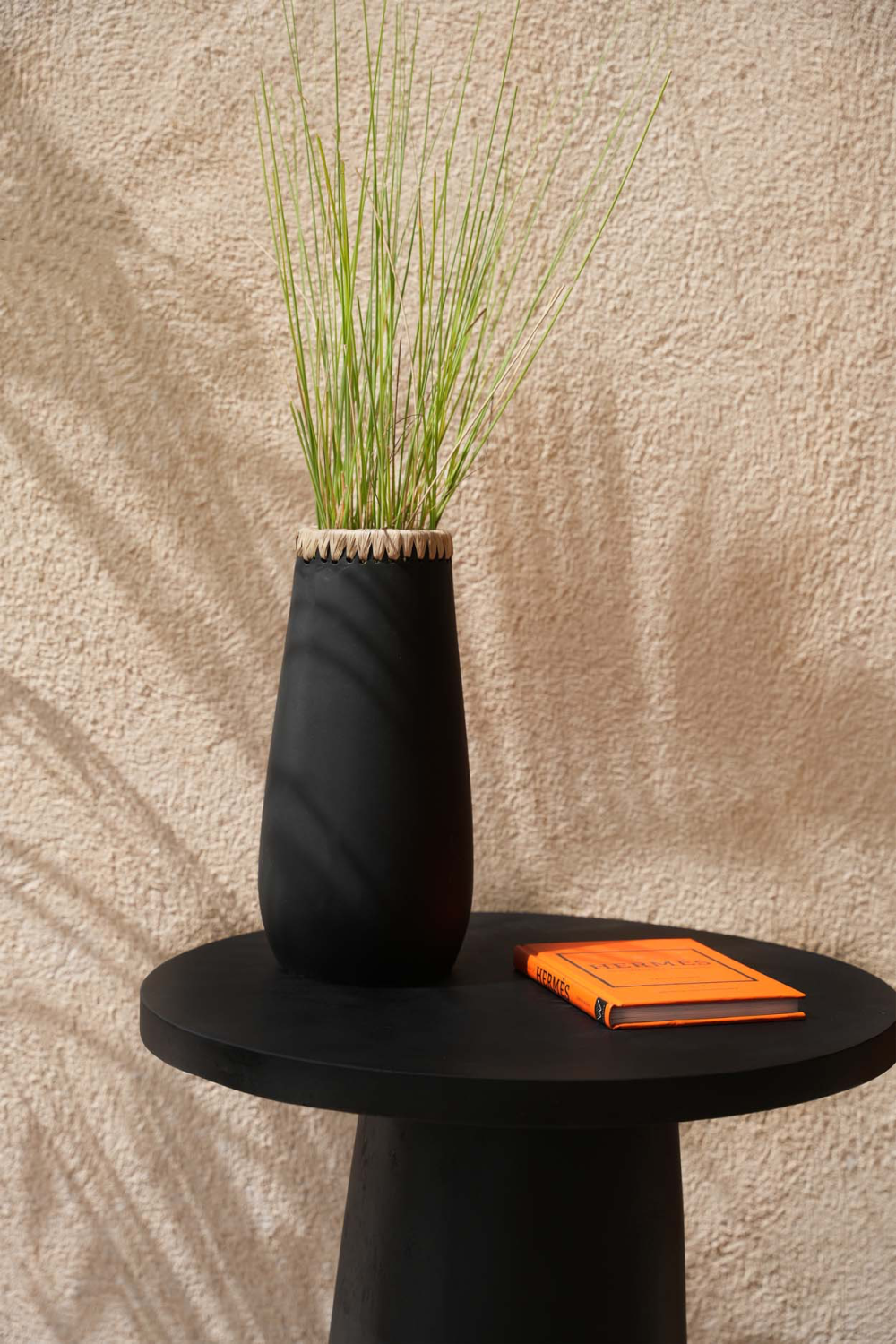The Sneaky Vase - Black Natural - L - Image 2