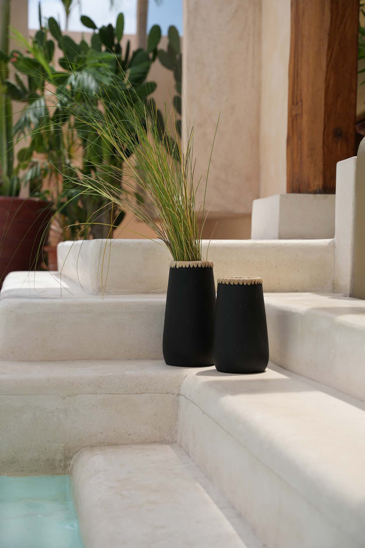 The Sneaky Vase - Black Natural - S - Image 2