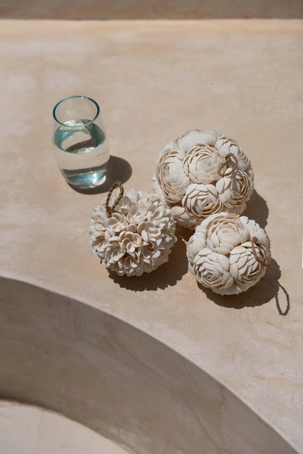 The Rose Shell Ball - White - L - Image 2