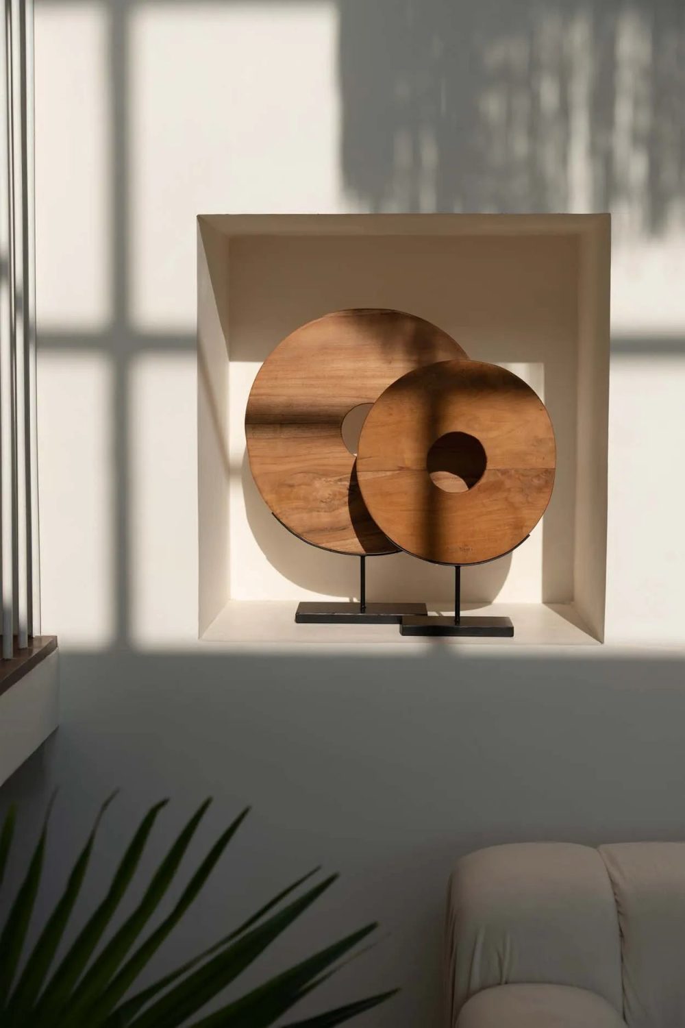 The Teak Disc on Stand - L - Image 2
