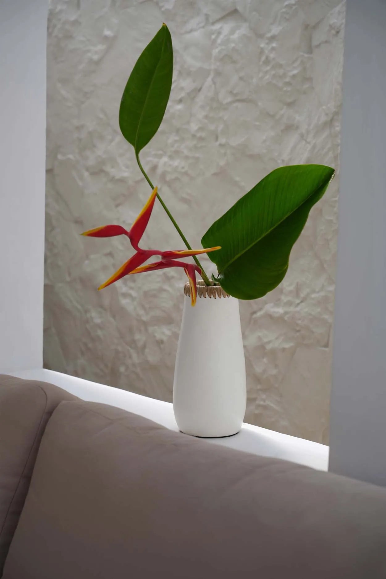 The Sneaky Vase - White Natural - M - Image 2