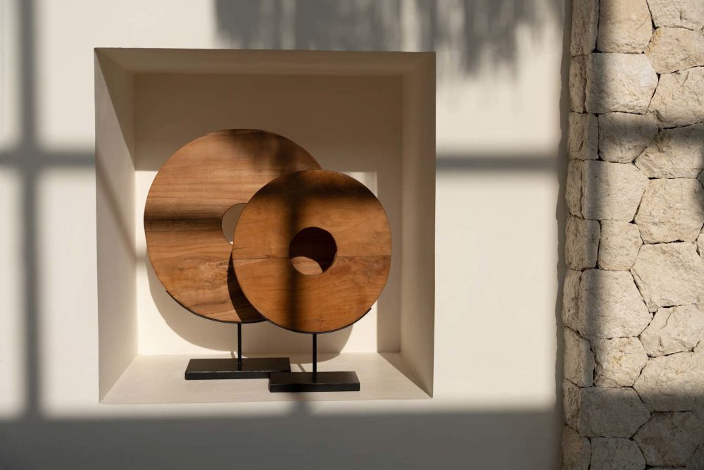 The Teak Disc on Stand - M - Image 2