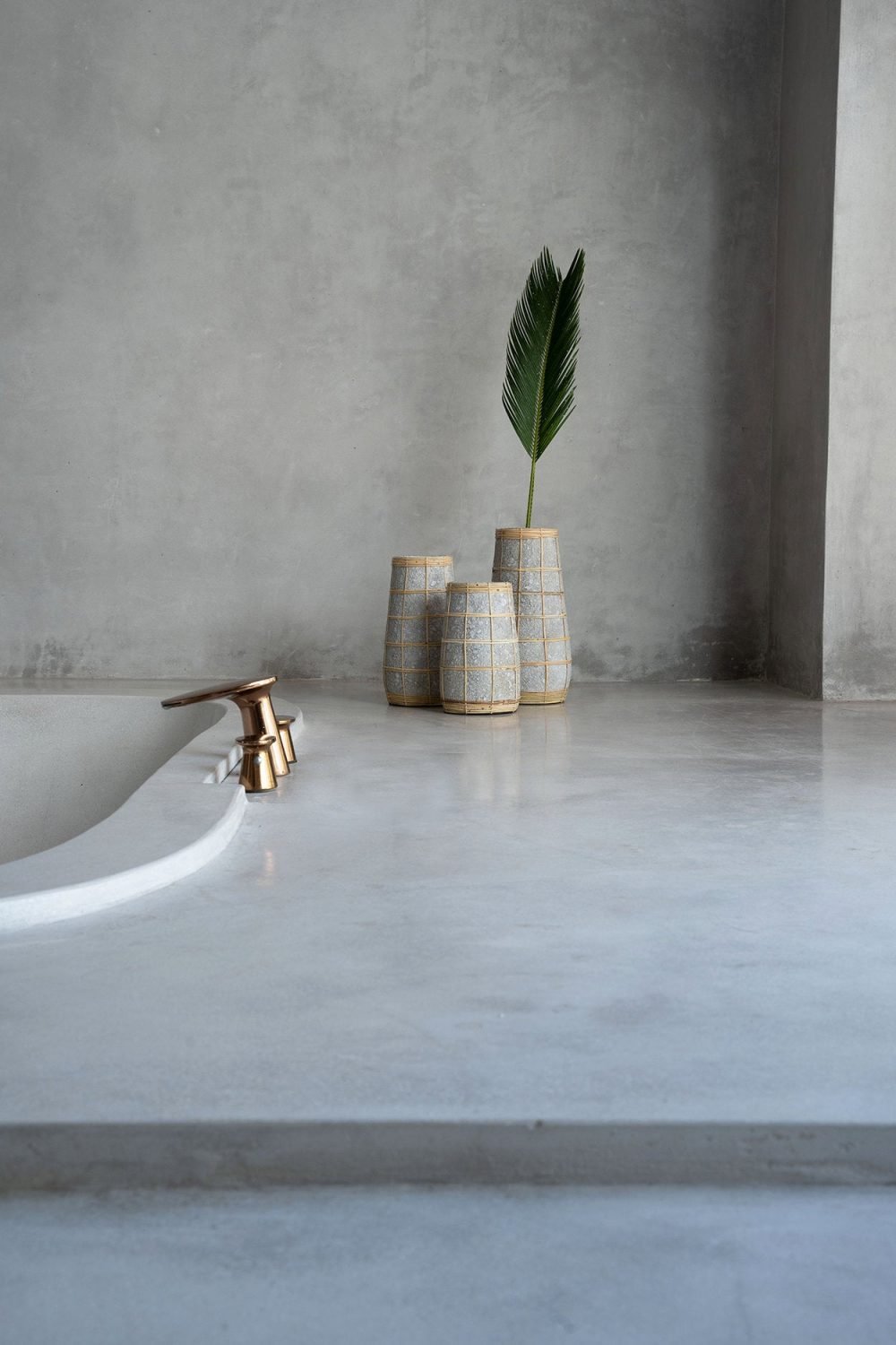 The Cutie Vase - Concrete Natural - L - Image 2