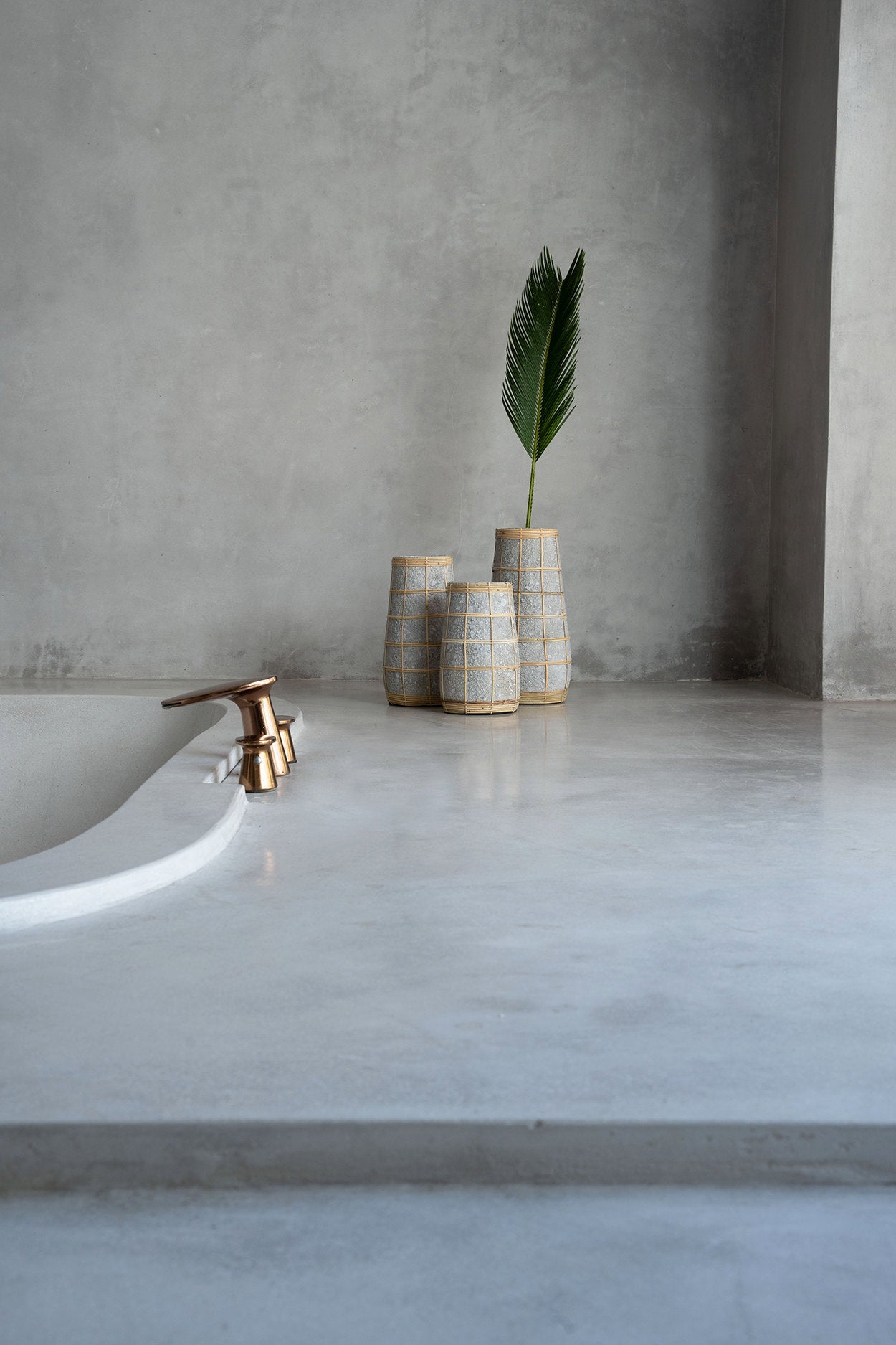 The Cutie Vase - Concrete Natural - L - Image 2