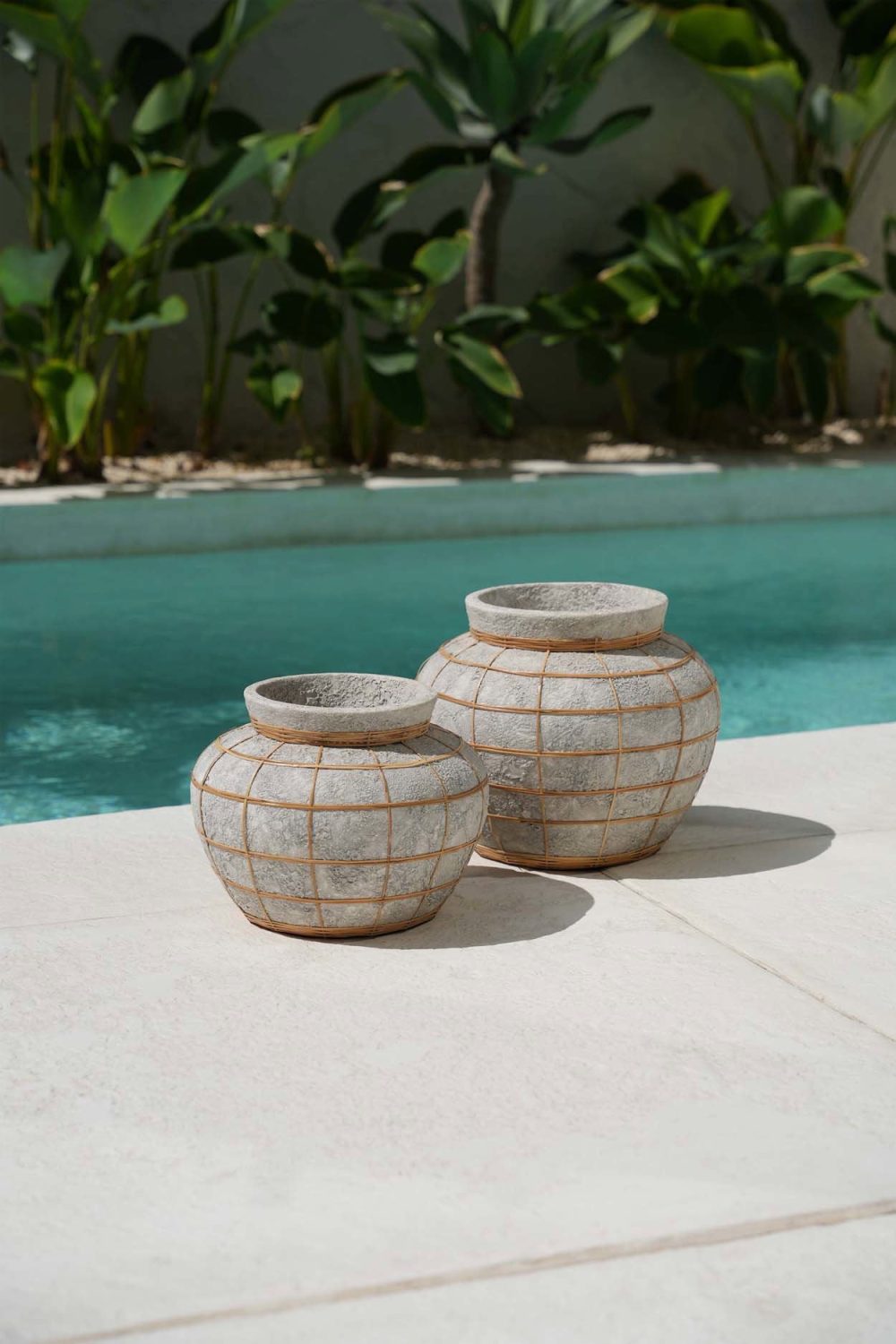 The Belly Vase - Concrete Natural - L - Image 2