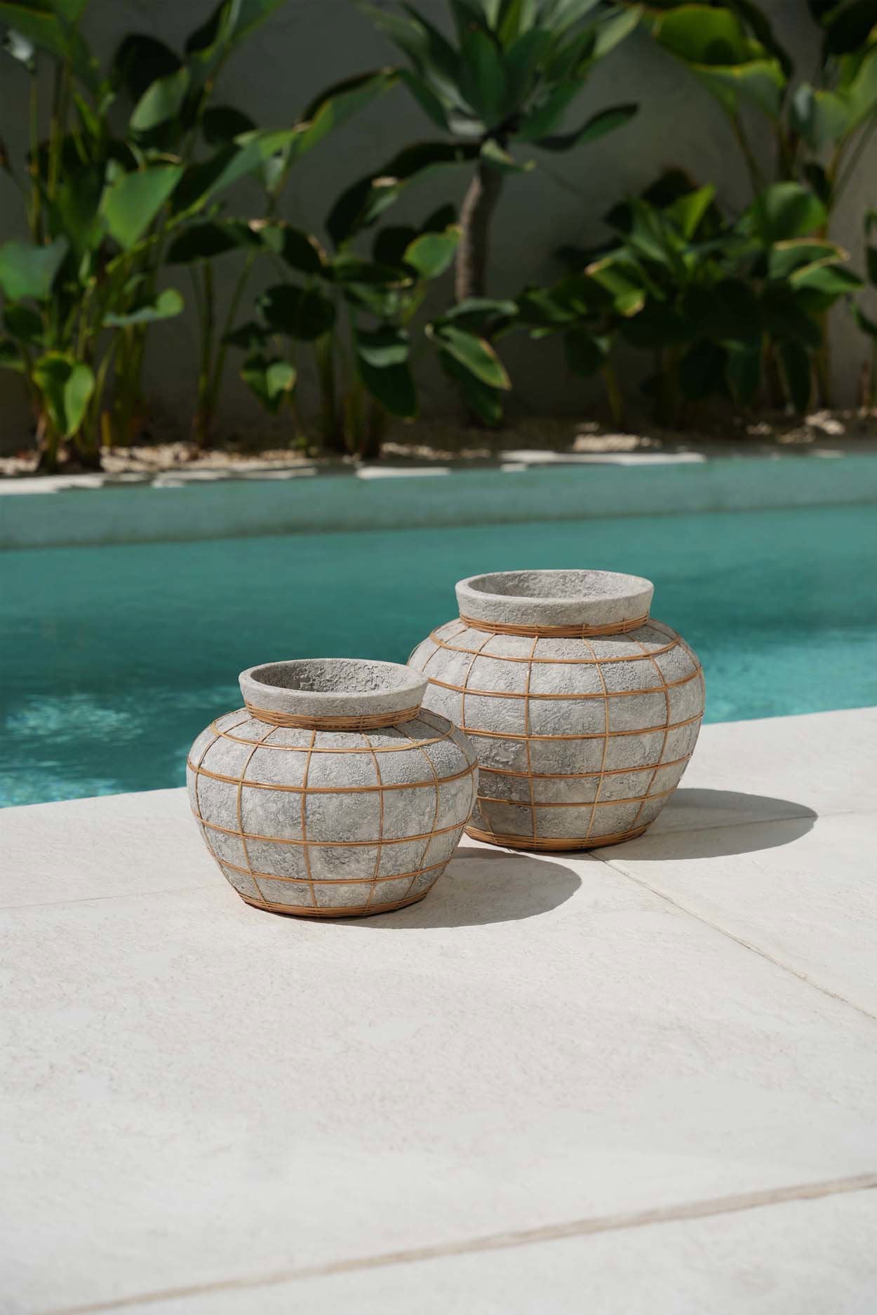 The Belly Vase - Concrete Natural - L - Image 2