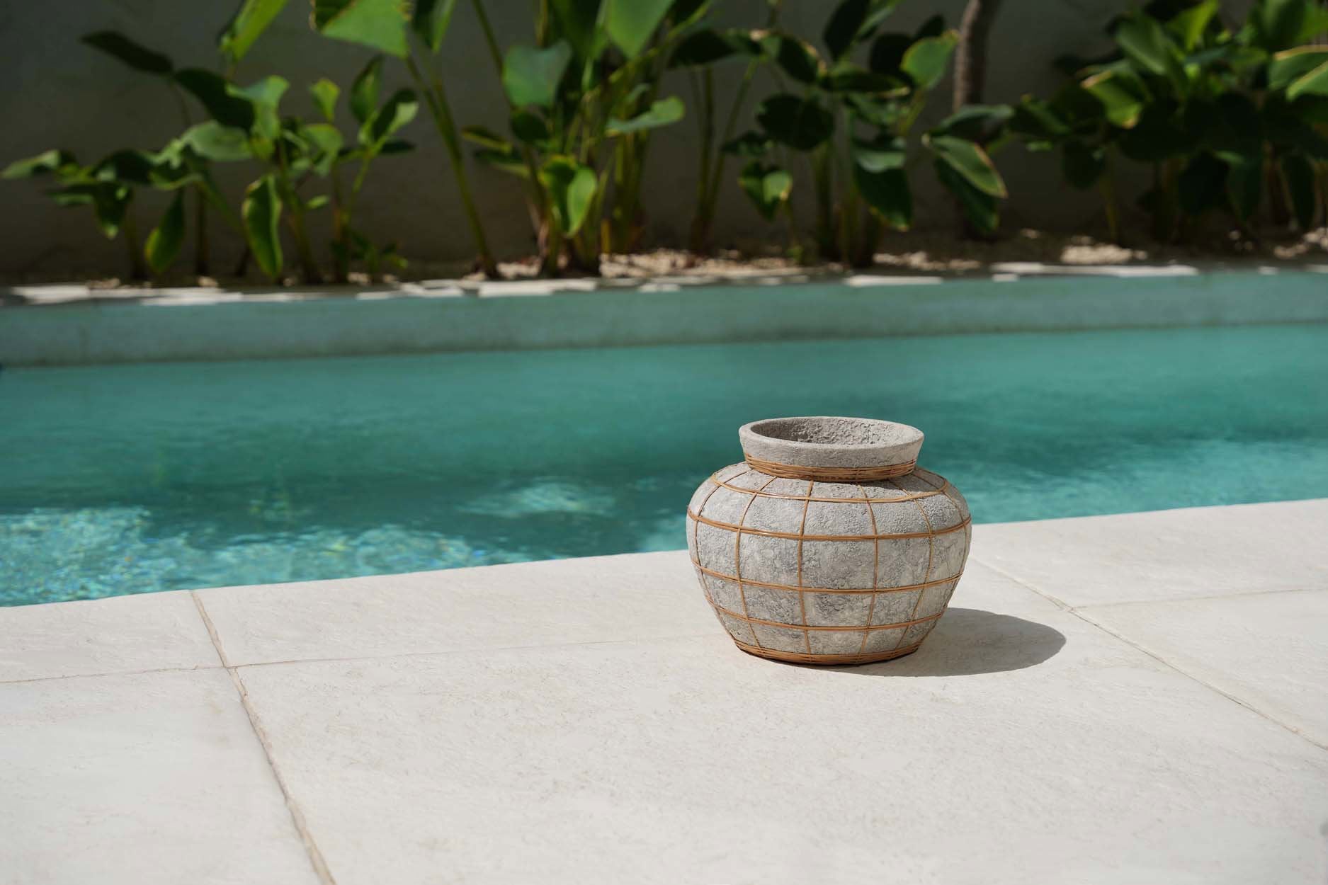 The Belly Vase - Concrete Natural - M - Image 2