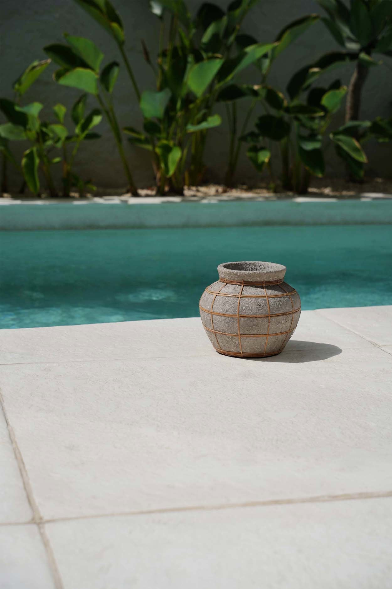 The Belly Vase - Concrete Natural - S - Image 2