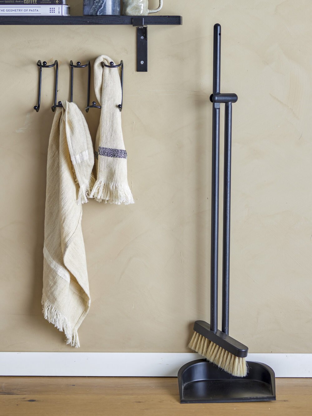 Cleaning Dustpan & Broom, Black, Beech - Image 4