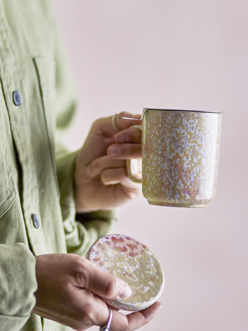 Yuma Mug w/Lid and Strainer, Nature, Stoneware - Image 5