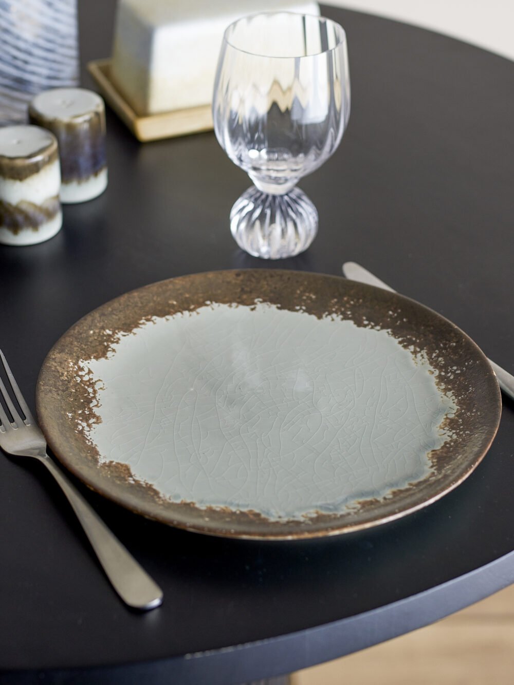 Paula Plate, Brown, Stoneware - Image 5