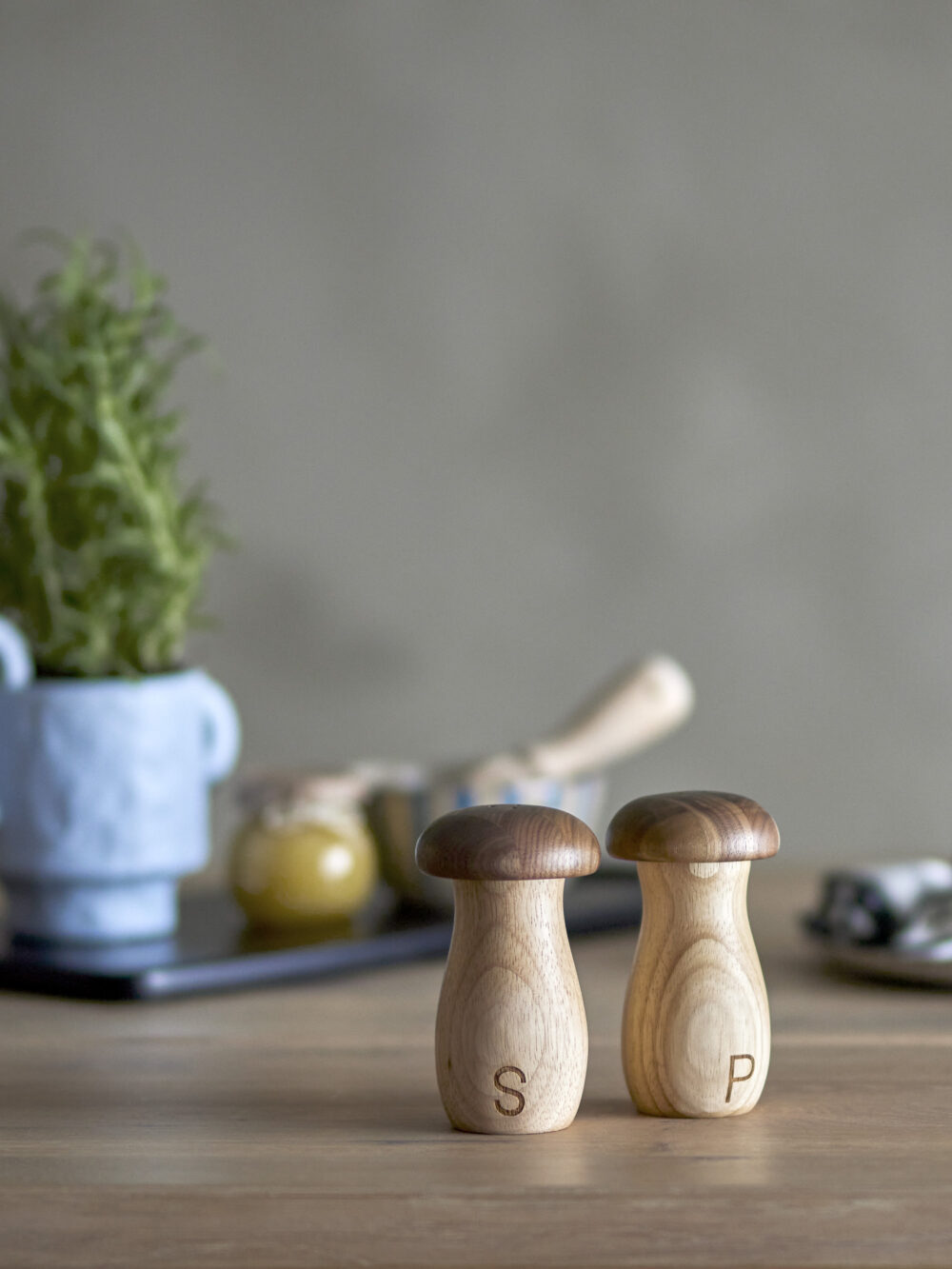 Rahim Salt & Pepper Shaker Set, Brown, Rubberwood - Image 3