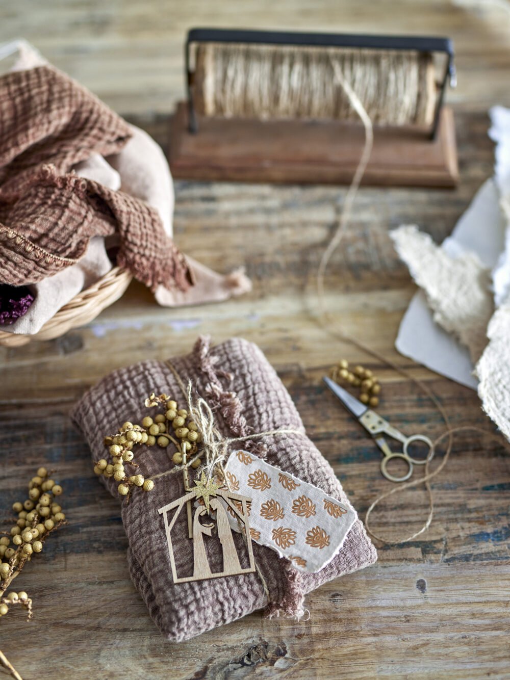 Barni Bobbin w/Jute & Scissors, Brown, Reclaimed Wood - Image 3