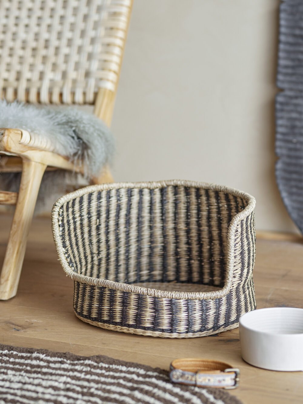 Lenina Dog Basket, Black, Seagrass - Image 3