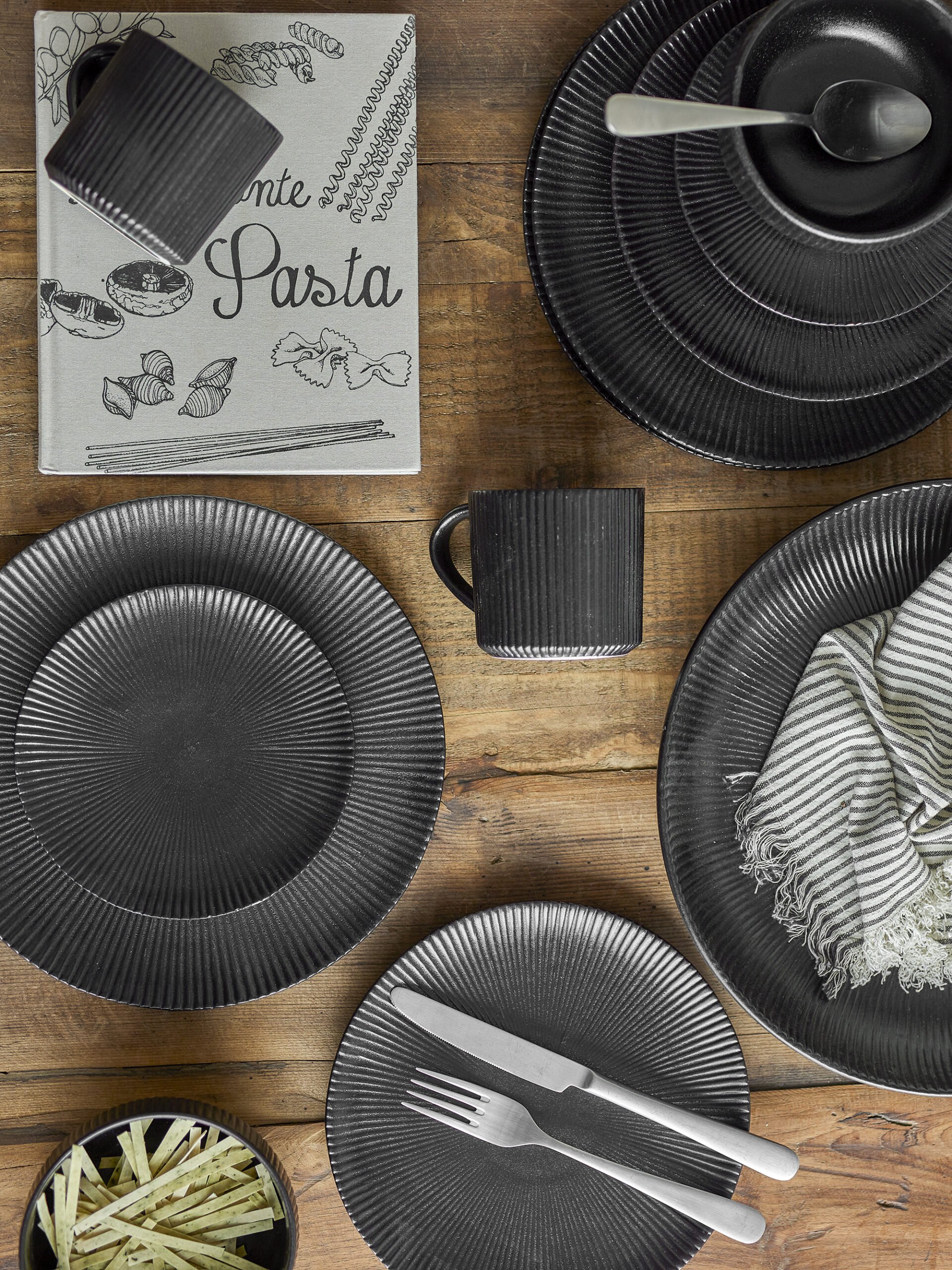 Neri Bowl, Black, Stoneware - Image 3