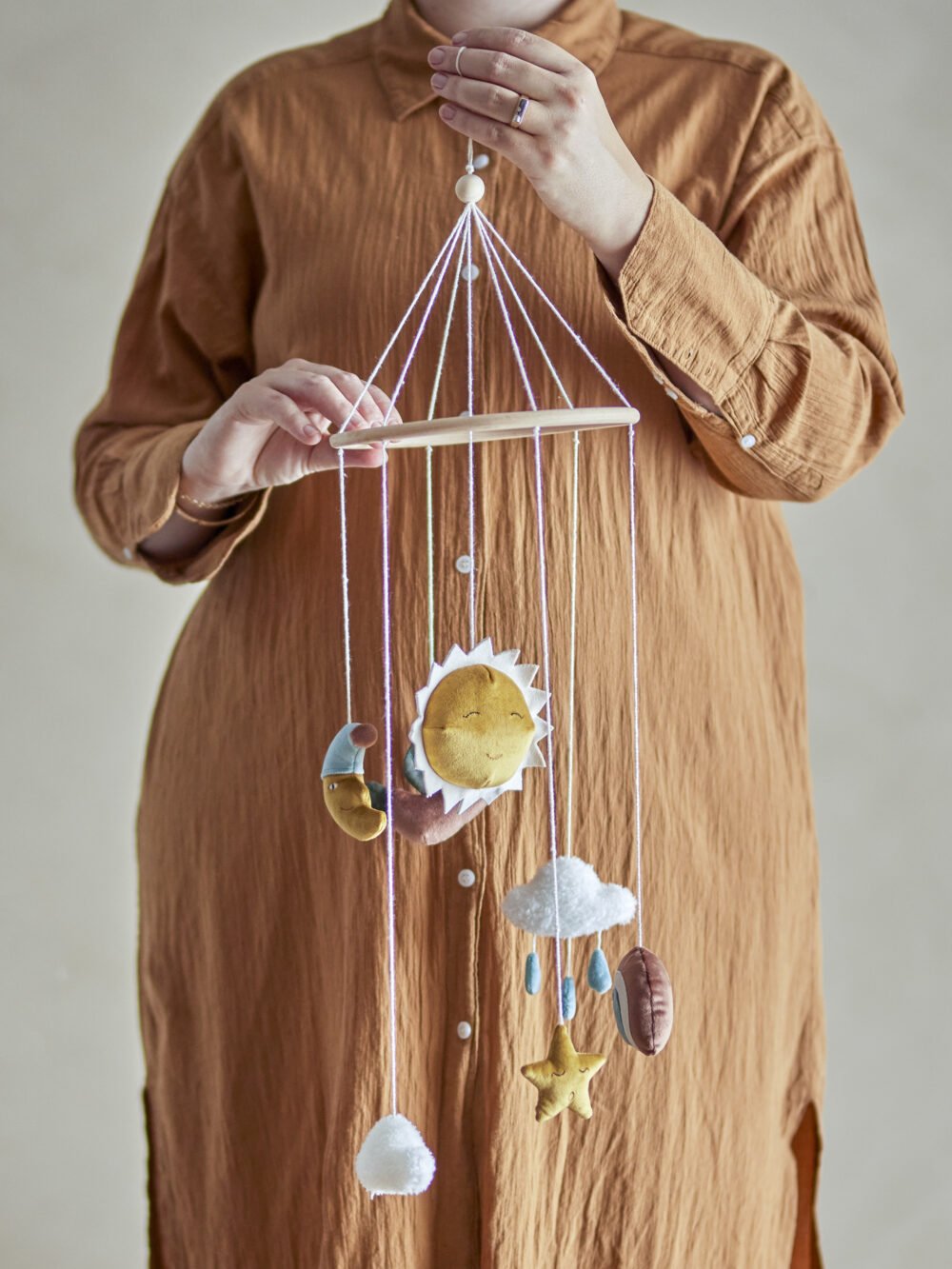 Vigge Mobile, Brown, Polyester - Image 4