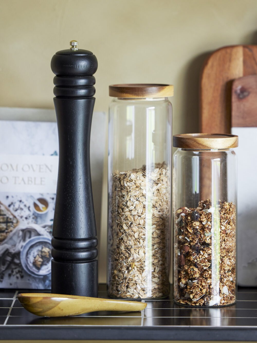 Aronas Pepper Mill, Black, Rubberwood - Image 2