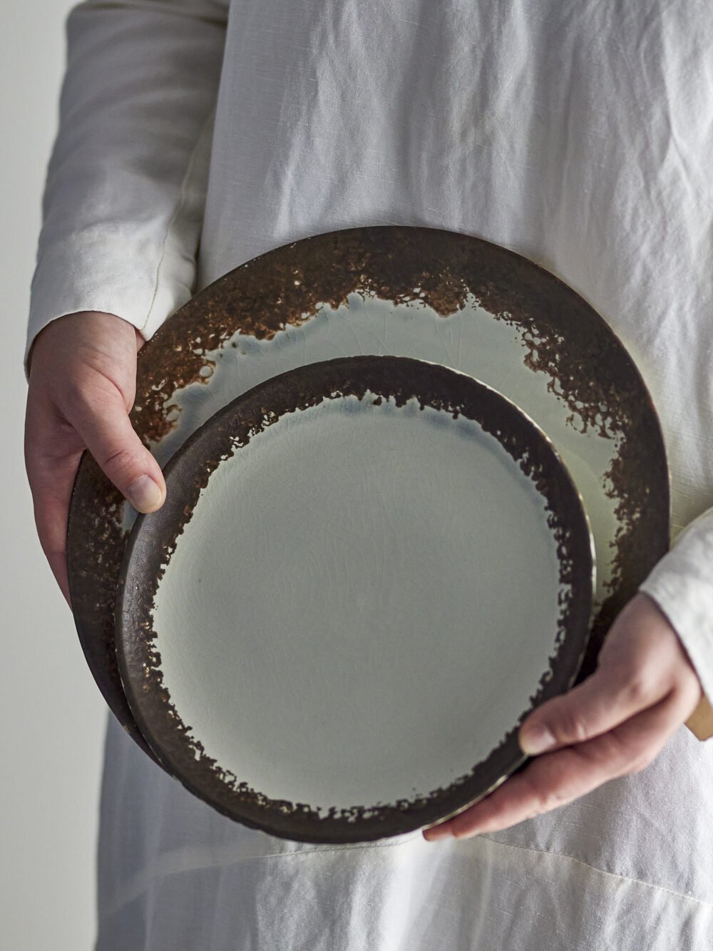 Paula Plate, Brown, Stoneware - Image 4