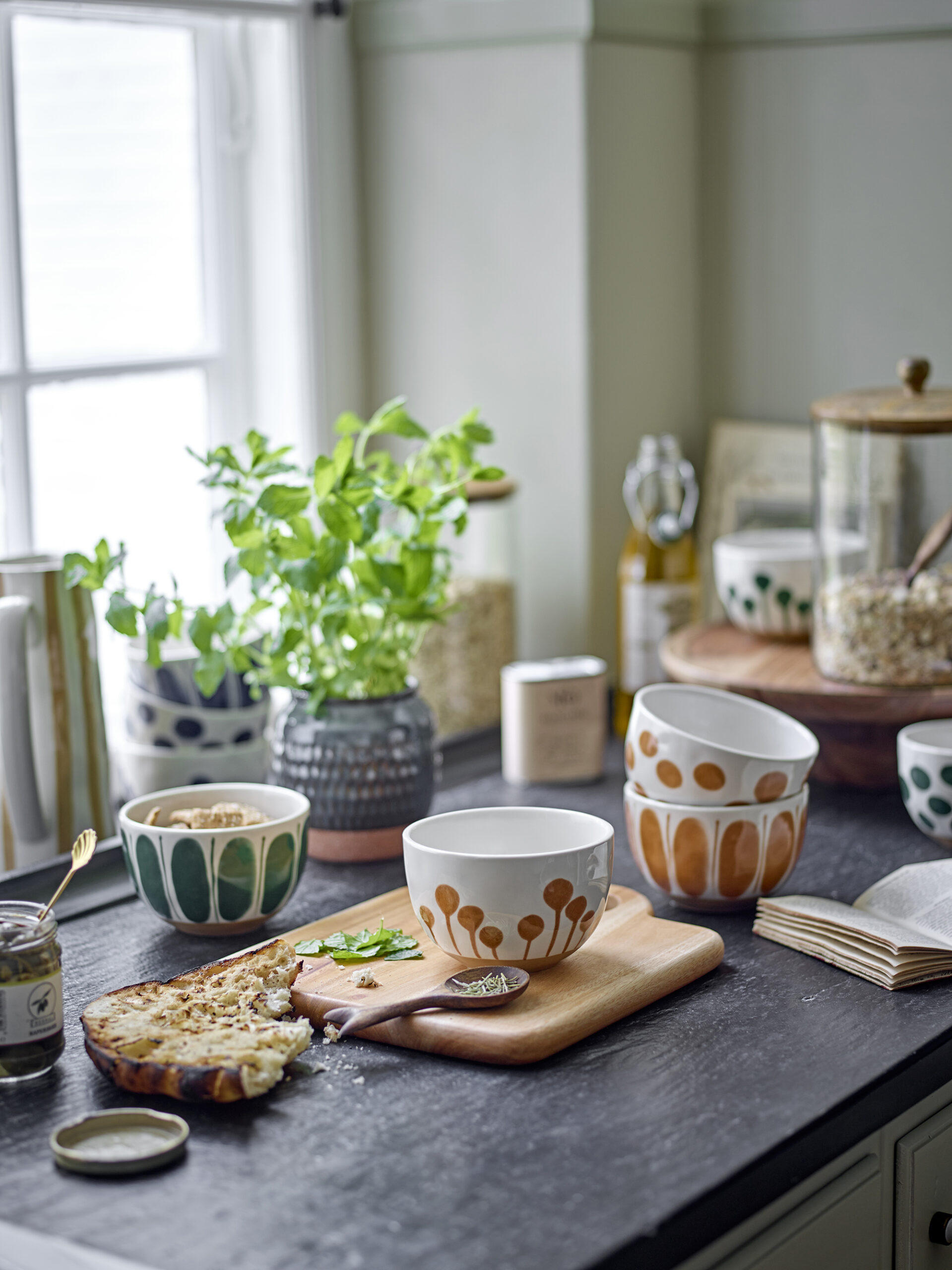 Linora Bowl, Green, Stoneware - Image 3
