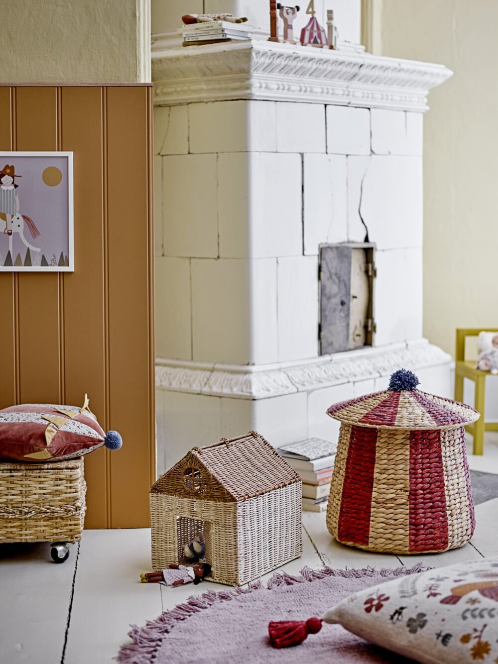 Birsen Basket w/Lid, Red, Water Hyacinth - Image 3