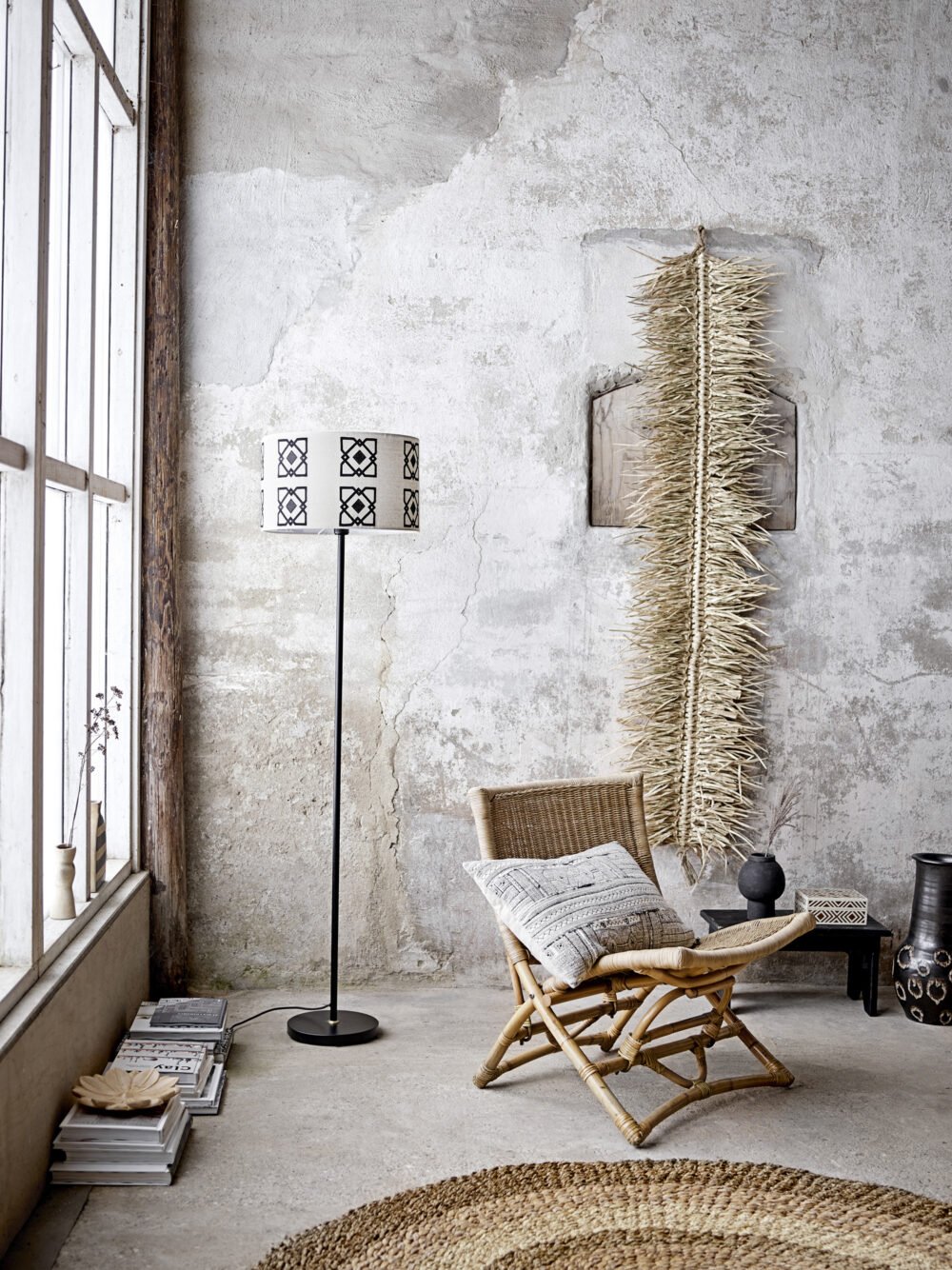 Selita Floor Lamp, Black, Metal - Image 2