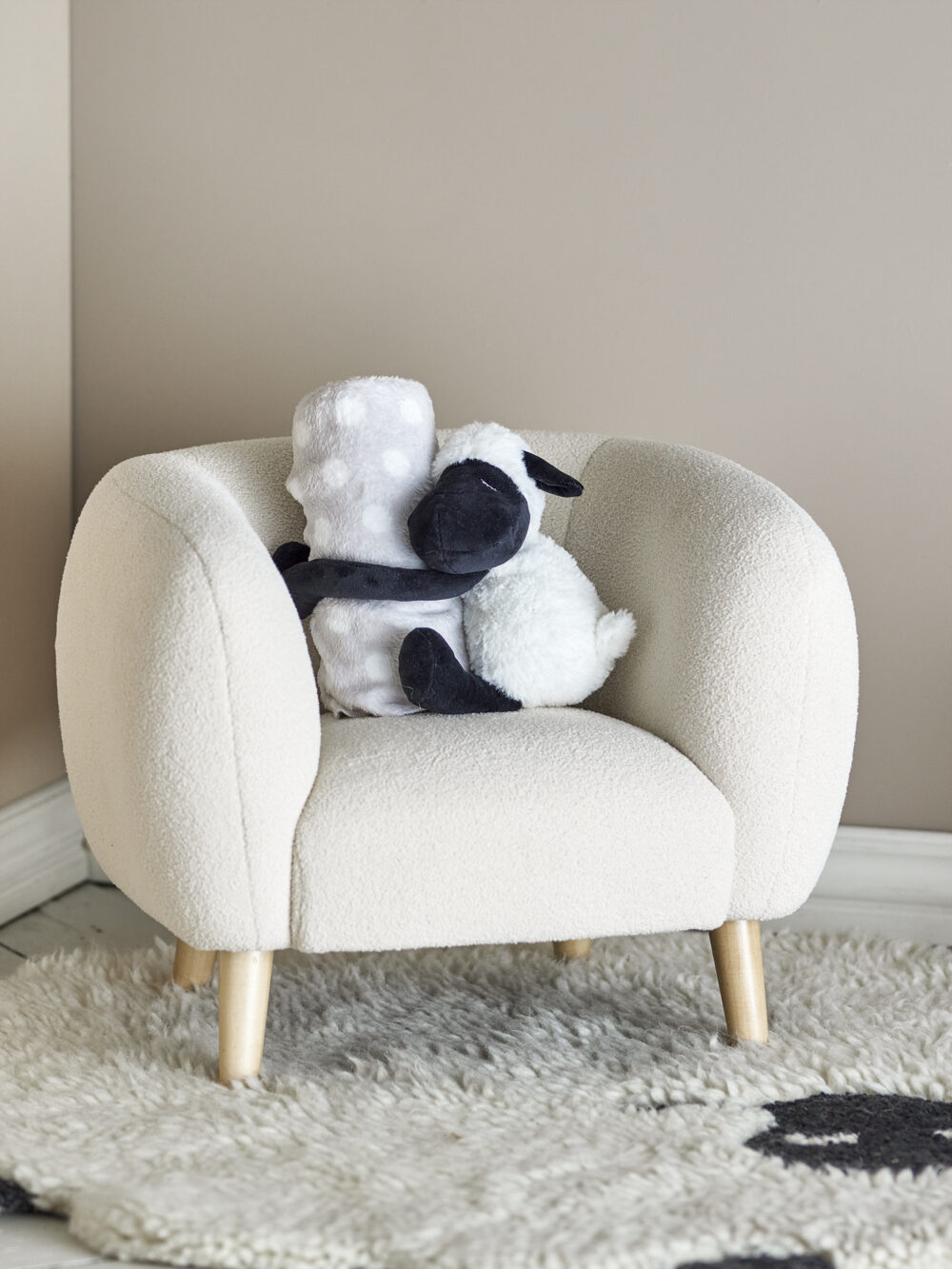 Dolly Soft Toy with blanket, White, Polyester - Image 5